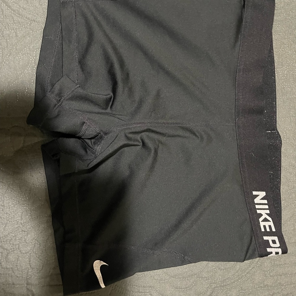 Nike pros size large